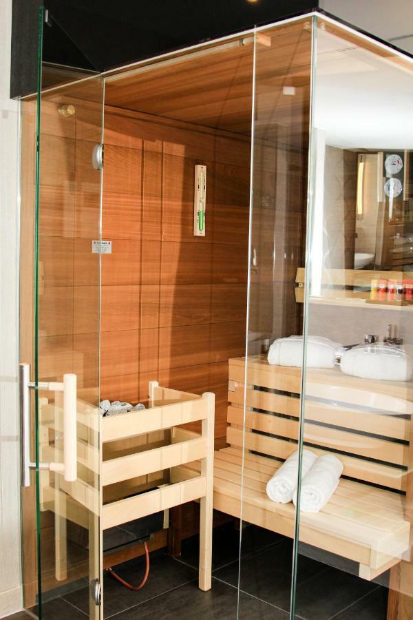 Hotel Wemperhardt Bagian luar foto