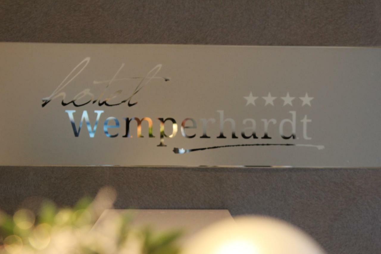 Hotel Wemperhardt Bagian luar foto