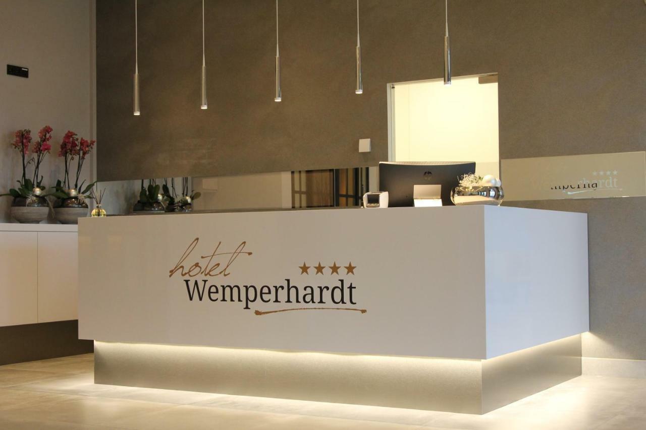 Hotel Wemperhardt Bagian luar foto